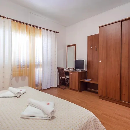 Plava Laguna Hotel Tisno