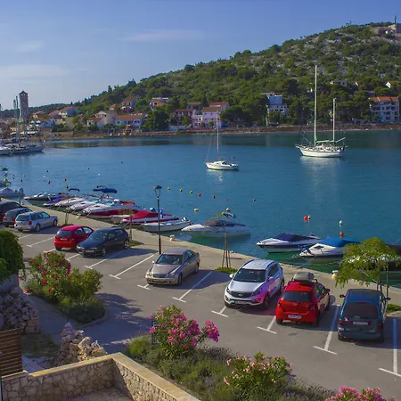 Hotel Plava Laguna 3*