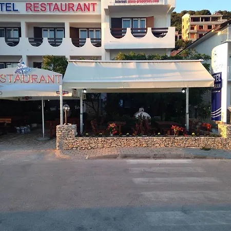 Plava Laguna Hotel Tisno