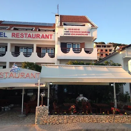 Plava Laguna Hotel Tisno